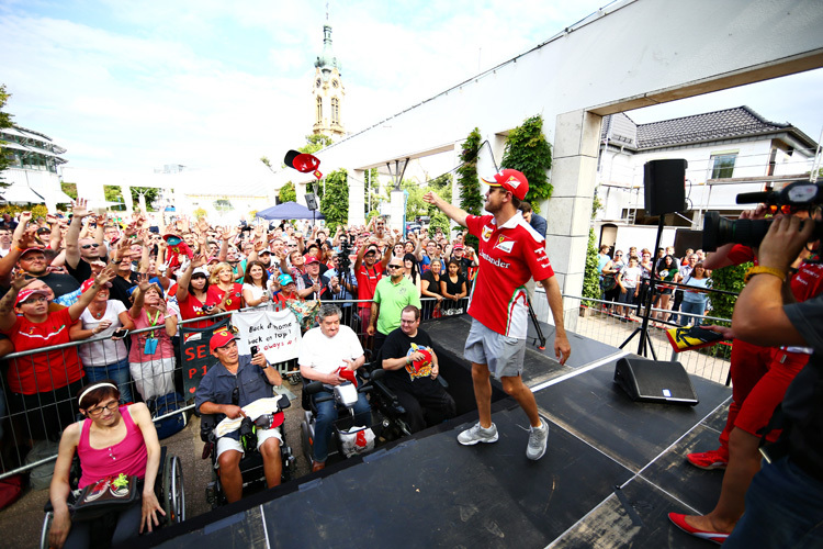 Sebastian Vettel trat im Shell-Quiz gegen seine Fans an