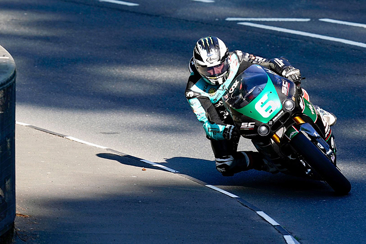 Michael Dunlop ist im Supertwin-Rennen ungefährdet