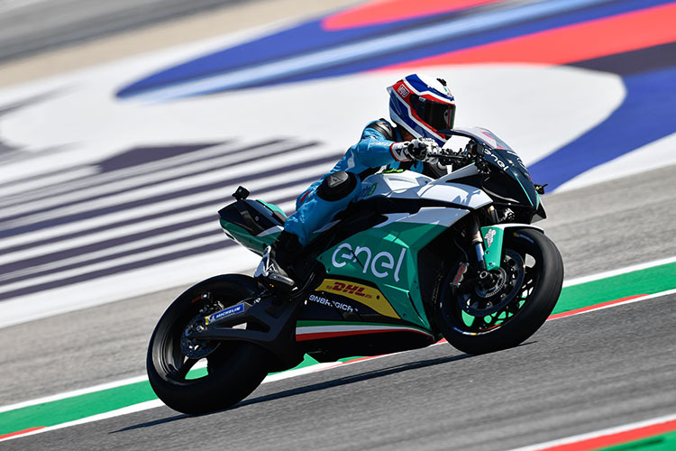 Franco Uncini auf der MotoE-Maschine in Misano