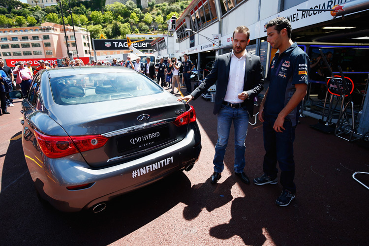 Daniel Ricciardo nahm seinen neuen Renner in der Boxengasse von Monte Carlo entgegen