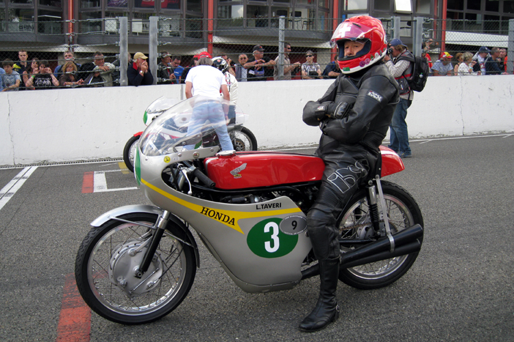 Der dreifache Motorrad-Weltmeister Luigi Taveri
