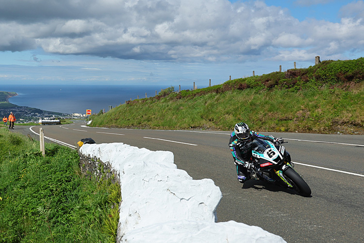 Michael Dunlop war am ersten Trainingstag der Schnellste auf dem Snaefell Mountain Course