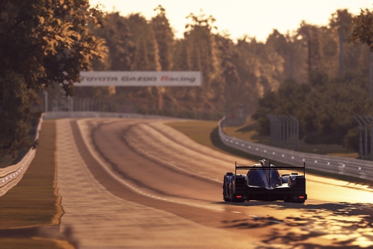 LMP2 beim Sonnenuntergang: Die virtuellen 24h Le Mans bieten tolle Action und super Racing 