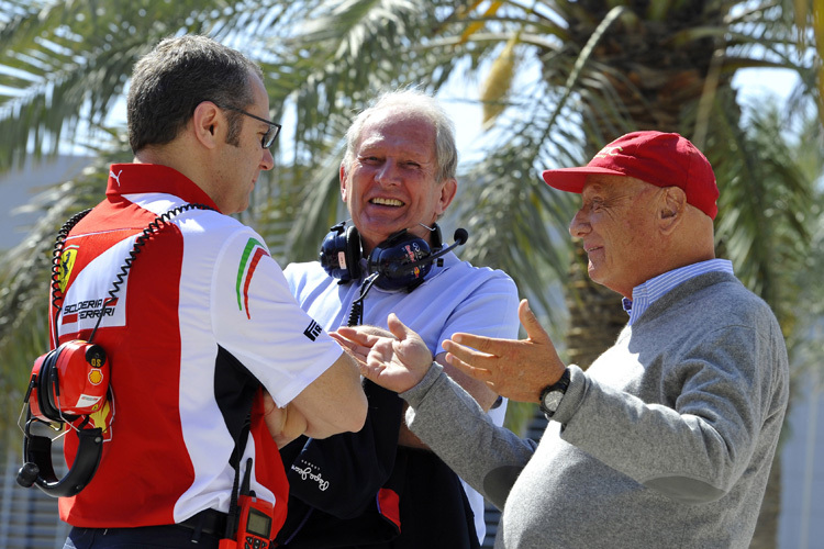 Dr. Helmut Marko und Niki Lauda in Bahrain mit Ferrari-Teamchef Stefano Domenicali (links)