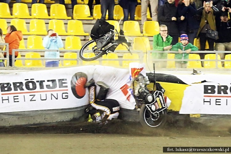 Das Motorrad von Tai Woffinden löste sich in zwei Teile auf