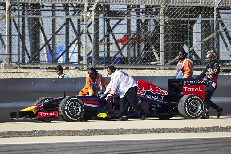 Nach dem Dreher im 3. freien Training musste Sebastian Vettel sein Auto abstellen