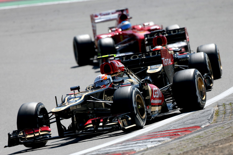 Fernando Alonso muss sich von den Lotus auf der Nase herumtanzen lassen