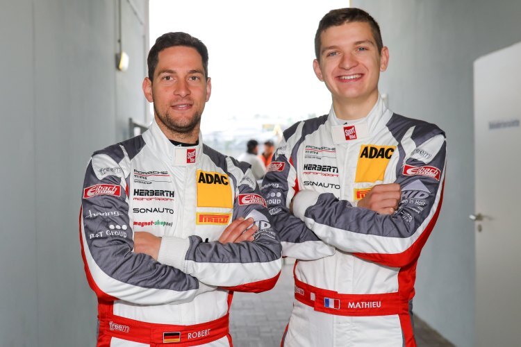 Robert Renauer (li.) und Mathieu Jaminet sind die Meister des ADAC GT Masters 2018