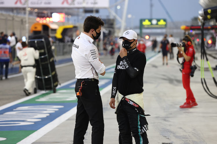 Toto Wolff und Valtteri Bottas