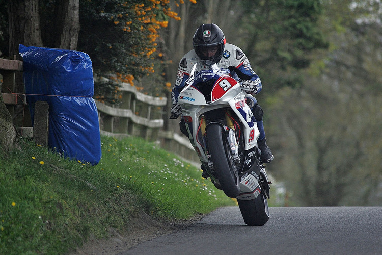 Guy Martin bei seinem Sieg beim Rennen in Cookstown 2015