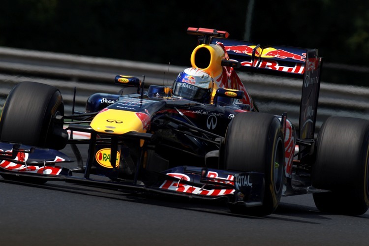 Sebastian Vettel und sein Red Bull starten morgen von der Pole 