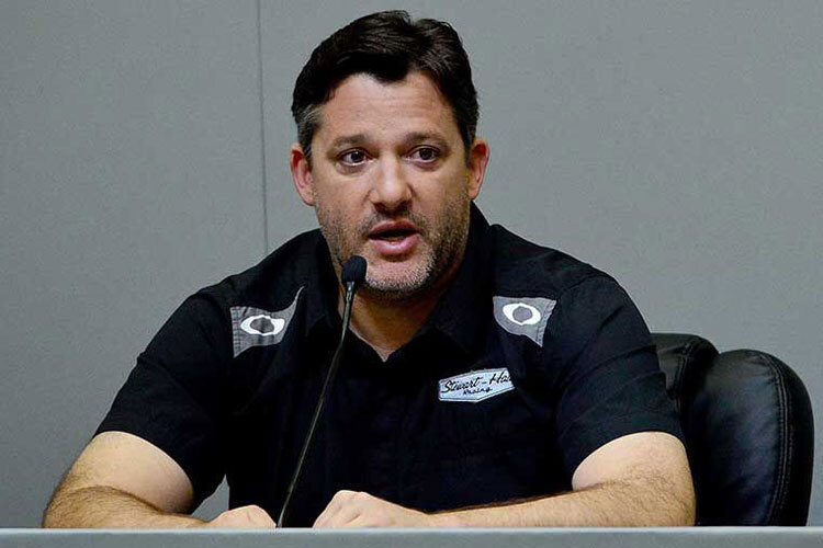 Tony Stewart bei der Pressekonferenz am Montag