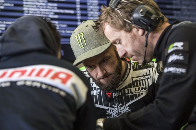 Tom Sykes tüftelte am ersten Testtag vor allem am Set-up seiner Kawasaki ZX-10RR