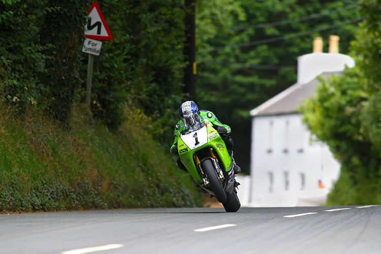 Horst Saiger auf seiner Greenall Kawasaki