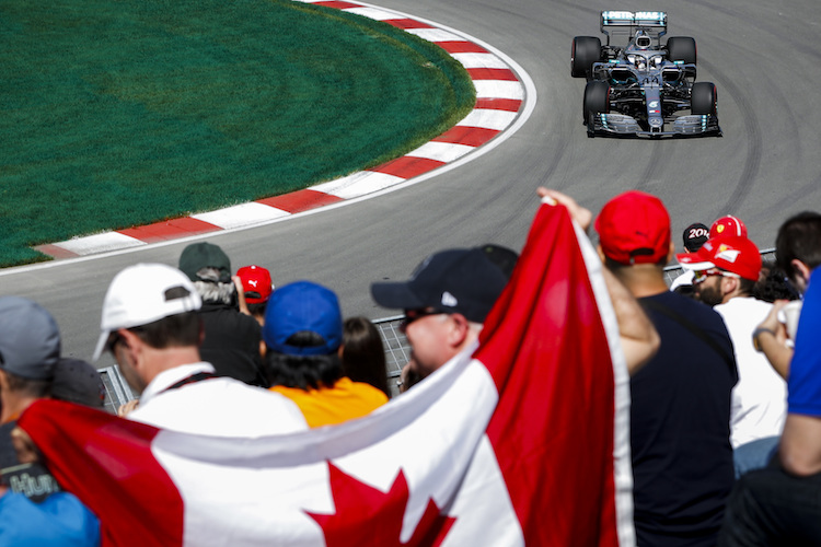 Lewis Hamilton stellte im ersten freien Training die Bestzeit auf