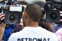Lewis Hamilton beim TV-Interview