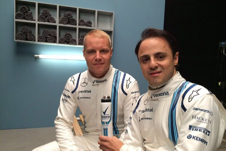 Valtteri Bottas und Felipe Massa freuen sich über das Rexona-Deo im Williams-Look