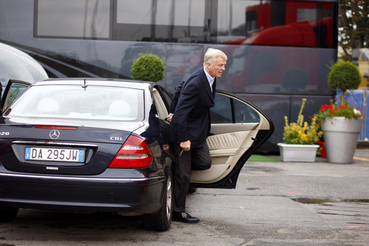 Max Mosley eilt derzeit von Meeting zu Meeting