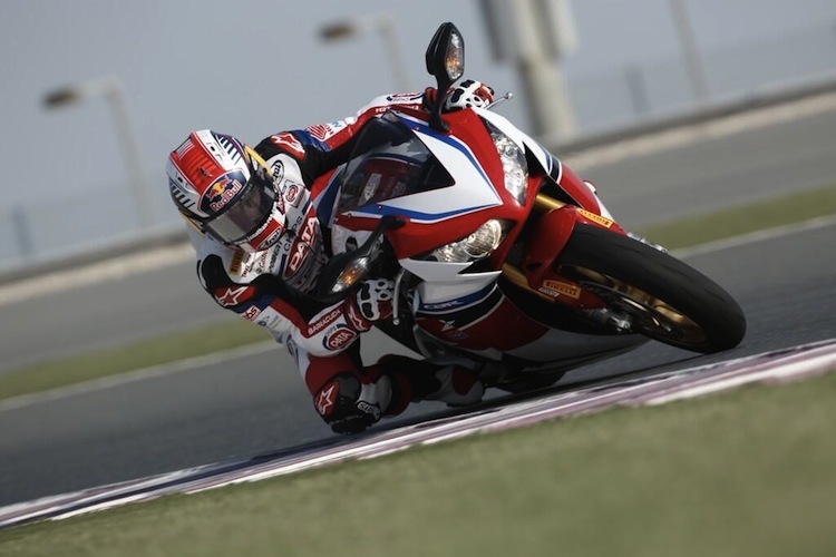 Jonathan Rea mit einer serienmässigen Honda Fireblade in Katar