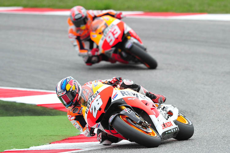 Bis zur 18. Runde hielt sich Dani Pedrosa (26) vor Márquez