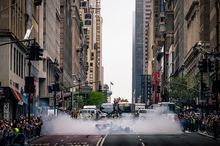 Lewis Hamilton: Rauchzeichen in New York 