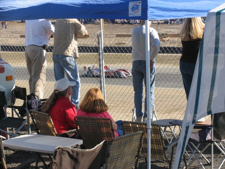 Normal in USA: Mit dem Camper an die Strecke, hier Laguna Seca.
