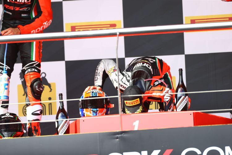 Marco Melandri ist Sieger in beiden Rennen
