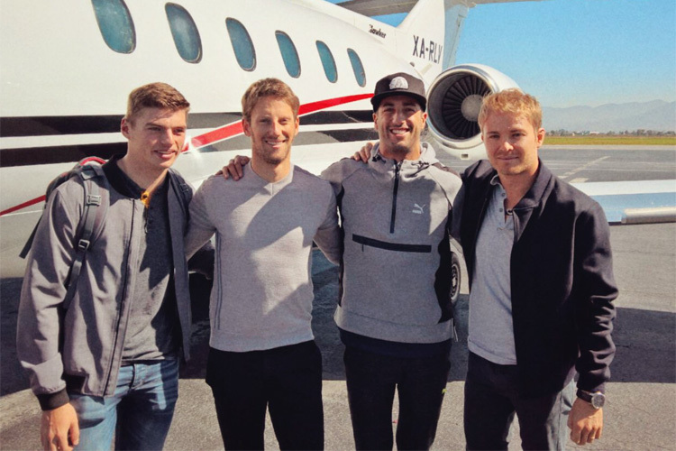 Nico Rosberg (rechts) flog mit Max Verstappen, Romain Grosjean und Daniel Ricciardo nach Mexiko
