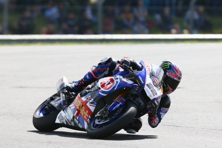 Alex Lowes kennt beides: Yamaha R1 und M1