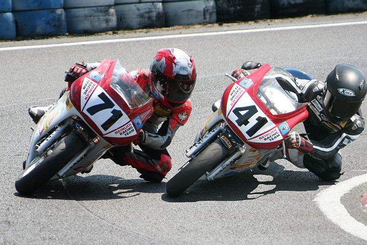 Teamkollegen: Christoph Beinlich (#71) und Julian Puffe (#41).