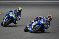 Alex Rins vor Joan Mir
