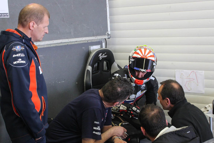 Teamchef Aki Ajo mit seinem Moto2-Schützling Johan Zarco, gefahren wird mit WP Suspension