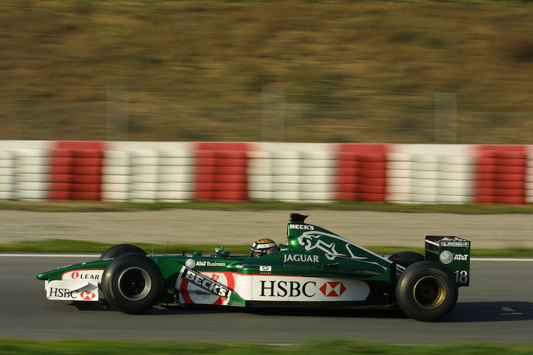 Eddie Irvine mit seinem GP-Jaguar 2001