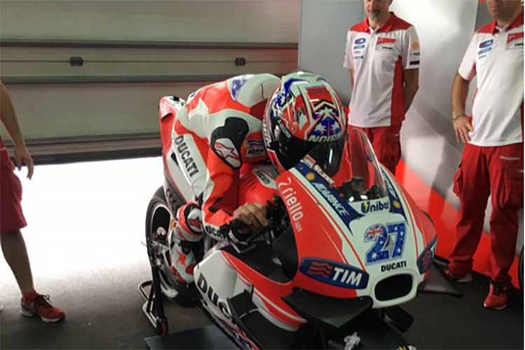 Seit 2010 sitzt Stoner erstmals wieder auf einer Ducati