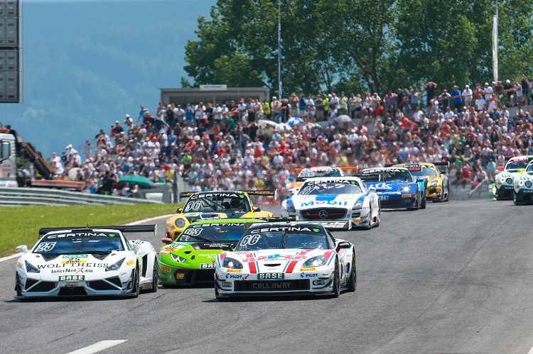 Bei den atemberaubenden Rennwagen des ADAC GT Masters hatten die Fans schon 2015 grosse Freude.