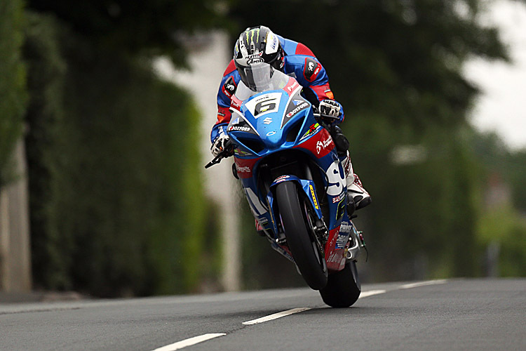 Michael Dunlop (Suzuki) auf dem Weg zu seinem 15. TT-Erfolg