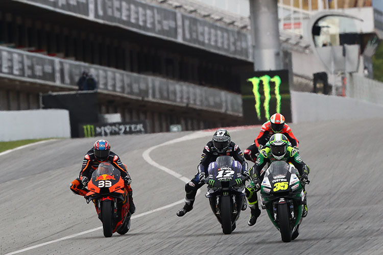 Heftige Fights: Brad Binder (33) gegen Viñales (12) und Crutchlow (35)