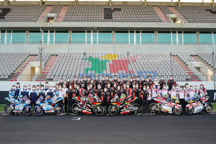 Die Gresini-Familie 2020: Das MotoGP-Team (Mitte) präsentiert sich noch in den Aprilia-Werksfarben