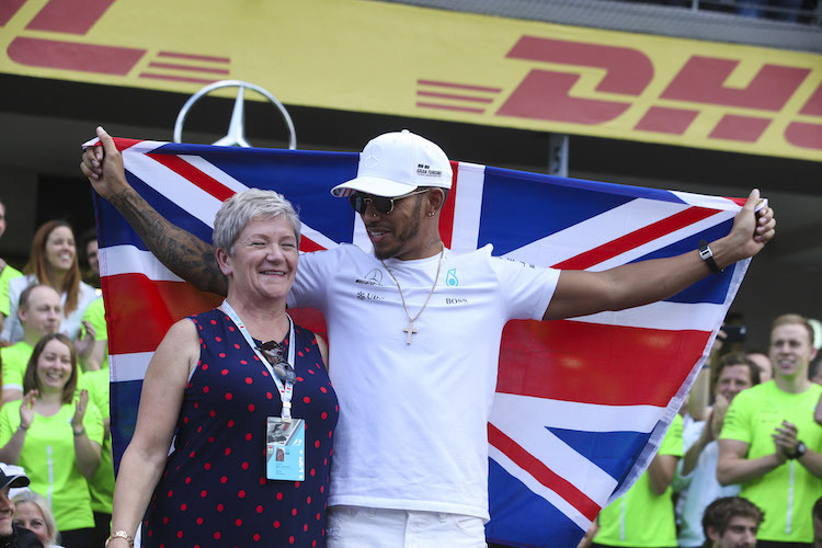 Lewis Hamilton mit seiner Mutter Carmen