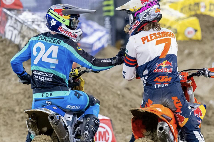 Ken Roczen gratuliert in San Diego dem Sieger Aaron Plessinger