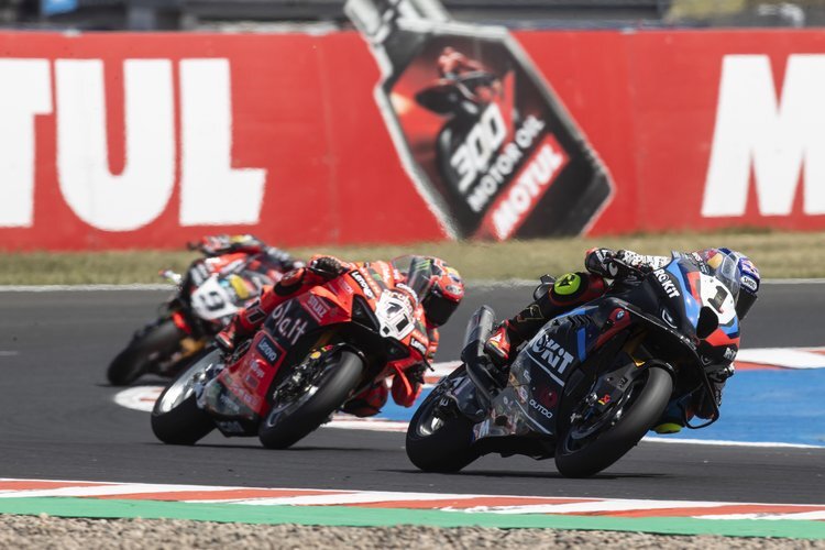 Das Podium im Superpole-Race entsprach dem ersten Lauf