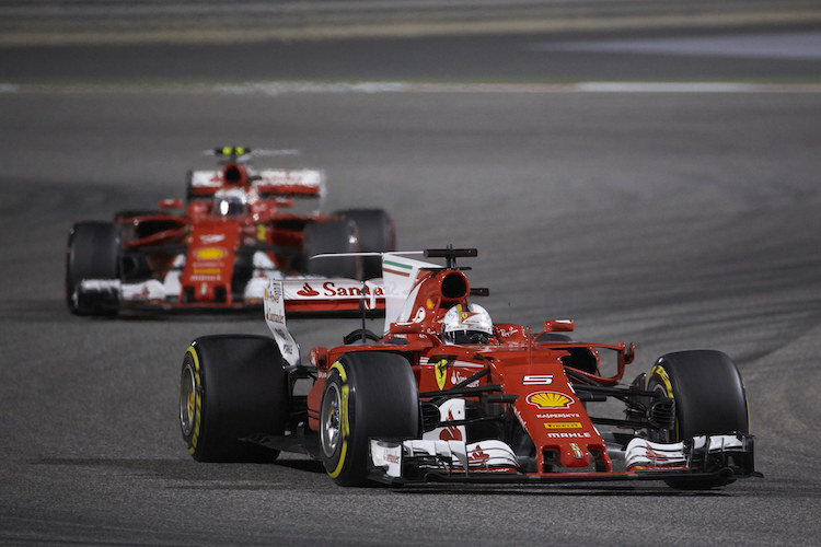 Sebastian Vettel vor Kimi Räikkönen in Bahrain
