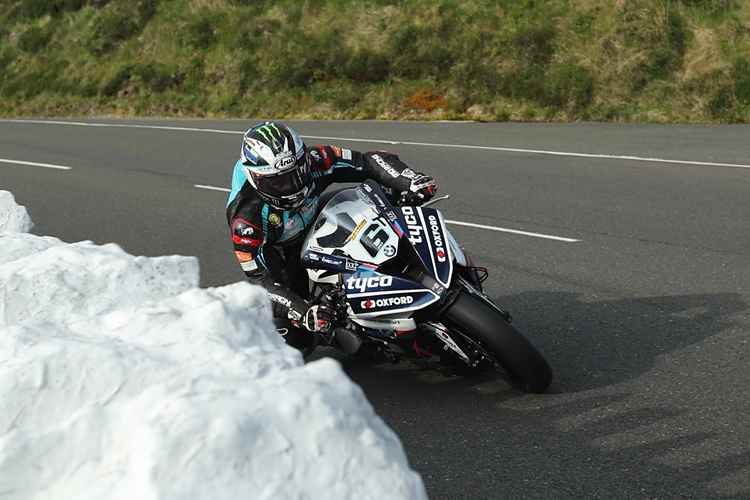 TT-Star Michael Dunlop auf der Tyco BMW