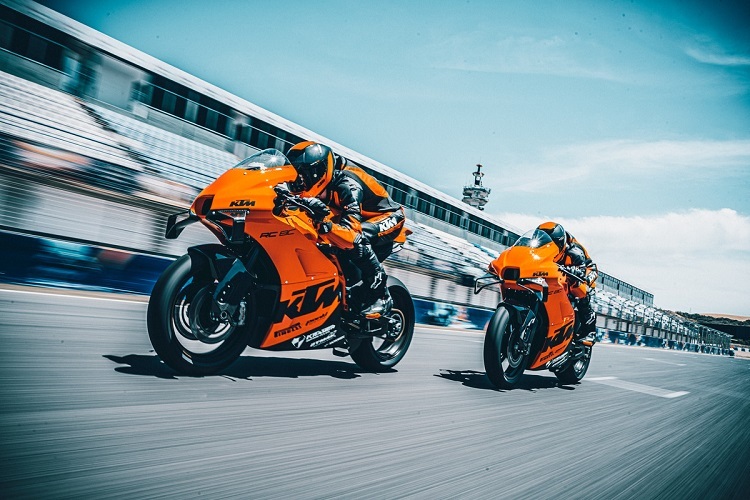 Da fahren sie auf der Rennstrecke: Alle 100 Stück der KTM RC 8C waren in weniger als fünf Minuten weg!