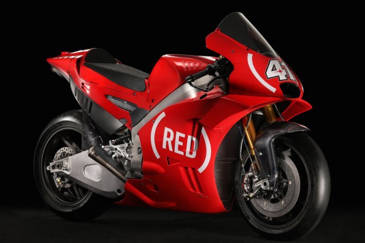 Ein besonderes Design für ein besonderes Rennen: Aprilia in Valencia in den Farben von RED