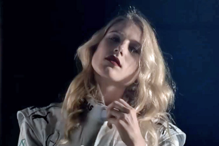 Ein Augenschmaus: Dree Hemingway bereichert den neuesten Fashion Film von Mercedes-Benz