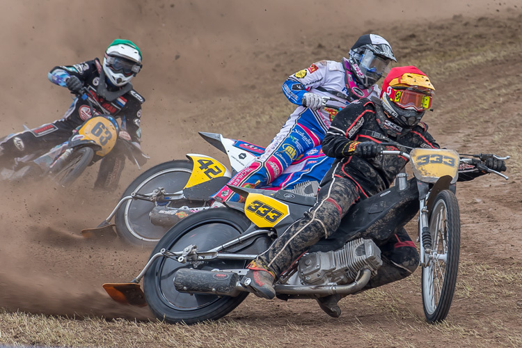 Wie hier beim Grasbahnrennen in Osnabrück, will Kenneth Kruse Hansen (333) im Langbahn-GP brillieren