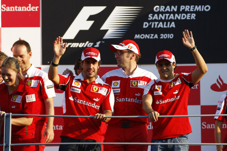 Ferrari triumphierte in Monza 2010 mit Sieger Fernando Alonso und Felipe Massa auf Rang 3