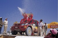 Historischer Sieg: Jutta Kleinschmidt gewinnt als erste Frau die «Dakar»