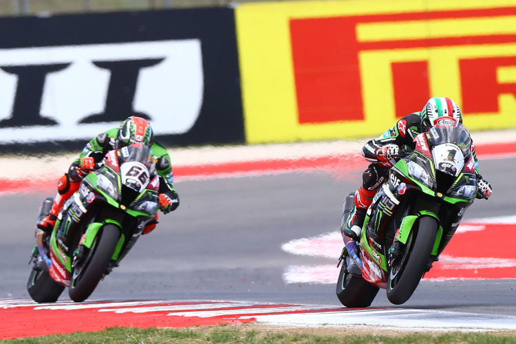 So sah es 21 Runden lang aus: Jonathan Rea vor Tom Sykes